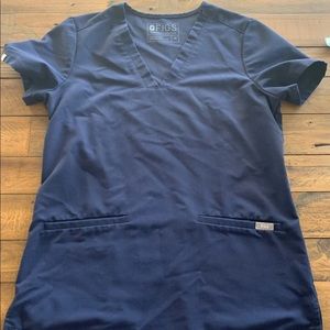 2 pocket scrub top FIGS